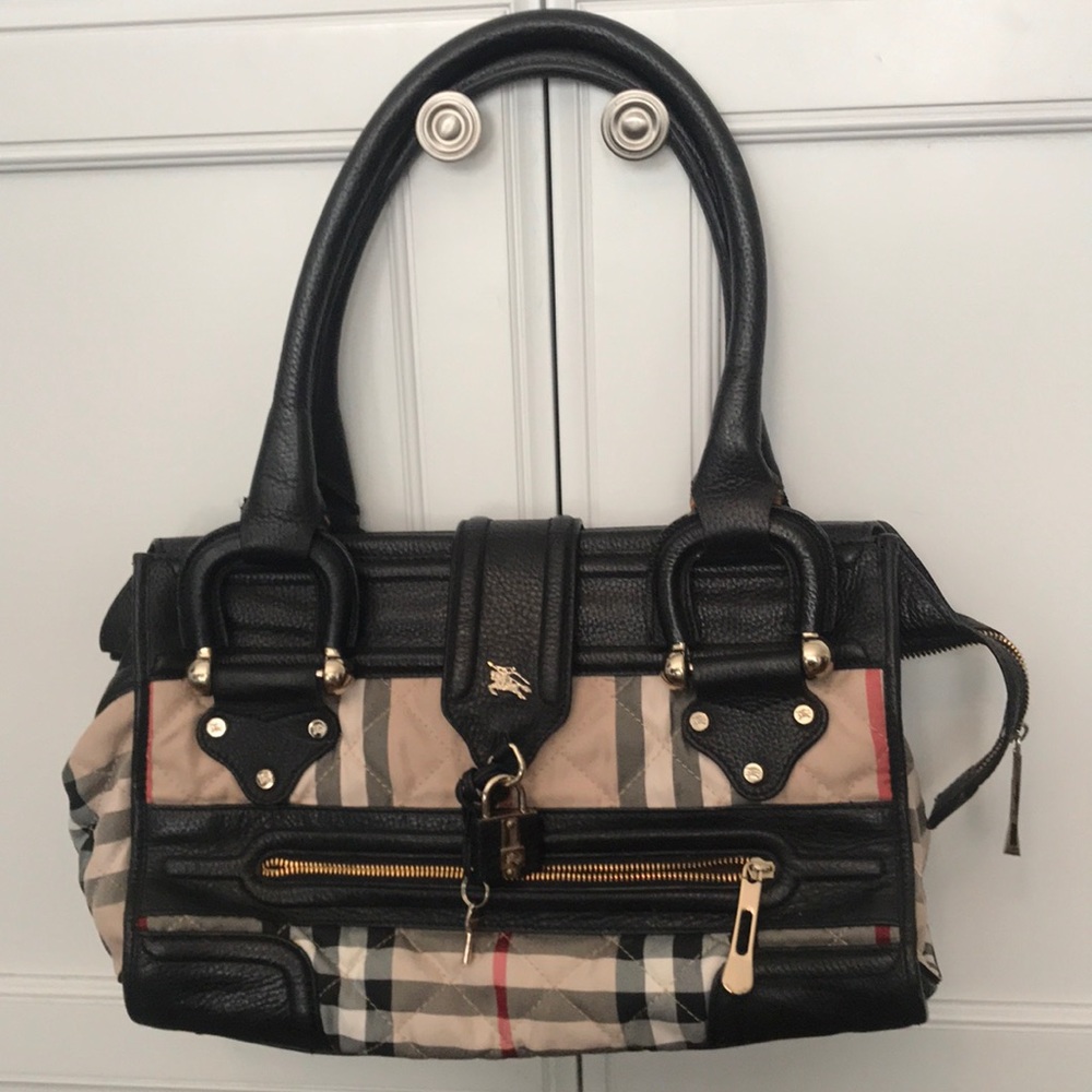 Burberry vintage bag.